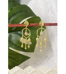 Pendientes de Oro Raag, Diseño Elegante y Sofisticado, Joyería Estilosa para Mujer, Perfectos para Uso Diario y Ocasiones Especiales - Product Image 2