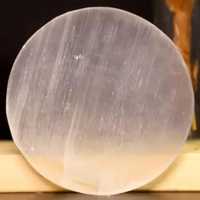 Plaque de charge en sélénite blanche ronde en gros Nettoyant énergétique en cristal naturel pour la guérison Recharge en cristal de méditation