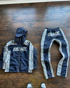 Conjunto de Dos Piezas de Alta Calidad, Personalizado, Transpirable, de Verano, Talla Grande, Estilo Urbano, Cortavientos, Chaqueta con Cremallera y Pantalones Deportivos de Nailon - Product Image 1