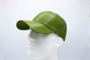 Vente en gros Casquette de baseball en cuir unisexe de luxe à 6 panneaux, couleurs unies avec logo personnalisé, couvre-chef à boucle en métal, caractéristique commune du tissu - Product Image 6