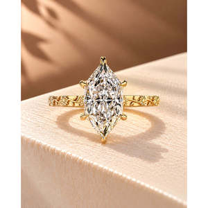 Bague de fiançailles solitaire en diamant de laboratoire taille marquise 4,00 carats certifiée IGI, style vintage, or, couleur diamant blanc F AURA - Product Image 6