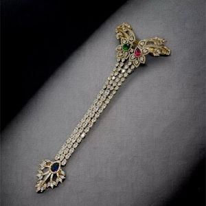 Design papillon plaqué or de style indien AD Maang Tikka avec pierres précieuses en zircon pour mariage et cadeau - Product Image 1