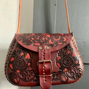 Bolso bandolera turquesa bohemio con herramientas a mano, bolso cruzado de cuero genuino Floral para hermana o mamá, regalo de estilo Hippie - Product Image 1