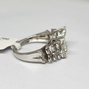 แหวนเพชรรูปผีเสื้อทองคำขาว 14K ประดับเพชรทรงแฟนซีธรรมชาติ สี E-F ความสะอาด VS ได้รับการรับรองจาก IGI น้ำหนัก 1.69 กะรัต ชุบโรเดียม สำหรับผู้หญิง - Product Image 3