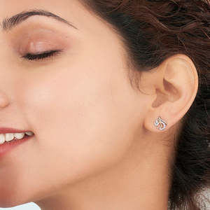 Boucles d'oreilles clous en zircon plaqué or 18 carats pour femmes, design floral or rose, cadeau de fiançailles et de mariage - Product Image 2