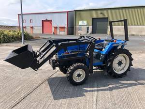 Tracteur compact LANDHOPE TU197F 19HP 4WD + NOUVEAU chargeur frontal |   1.3L 3 cylindres Diesel |   Direction assistée |   9F/3R |   Capacité de levage de 300 kg - Product Image 3
