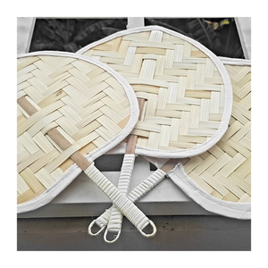 Abanico de mano de bambú en forma de hoja de estilo rústico, venta al por mayor, ecológico, hecho a mano en Vietnam para bodas, eventos de festivales y decoración - Product Image 1
