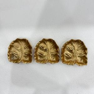 Ensemble de 3 plateaux en feuilles de papaye au design moderne, pour servir des collations sèches, plaqués or noir par R B Overseas, au prix le plus bas en Inde - Product Image 4