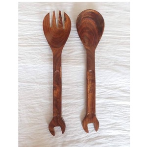 Vente en gros Serveur à salade de cuisine Fourchette et cuillère Outils de cuisine à long manche Serveurs à salade en bois disponibles au meilleur prix - Product Image 1