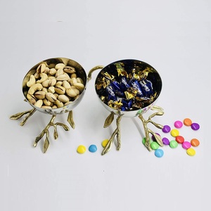 Cuencos decorativos martillados a mano de plata con soporte de hojas doradas Cuencos bellamente hechos a mano a granel para servir la decoración - Product Image 6