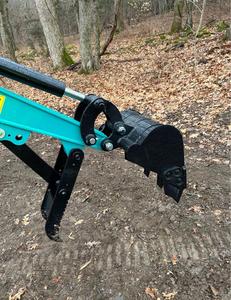 ENVÍO GRATUITO Mini Excavadora AGT QH13R Nueva con Certificación EPA y CE, Mini Excavadora de 1 Tonelada, Motor de Gasolina de 13 hp, Cabina Cerrada ROPS - Product Image 5