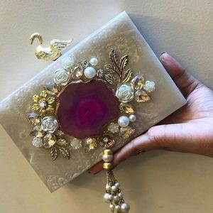 UNIQUE VINCULADO CON Embrague de resina de calidad estándar Monedero de diseñador único Lujo Alta calidad al mejor precio Diseño decorativo - Product Image 1