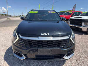 Hybride SX-Prestige 2023 d'occasion en excellent état, faible kilométrage, transmission automatique, sièges en cuir, jamais accidenté et prêt à être expédié - Product Image 2