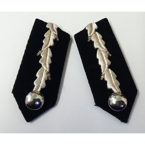 Hombreras Negras con Insignia de Hoja Plateada, Botones Lisos y Cierres de Clip, Hombrera, Epaulete, Hombrera con Hoja Plateada Roja - Product Image 1