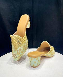 Jutti de lujo para mujer, calzado indio y Punjabi para fiesta de boda disponible a precio asequible - Product Image 3