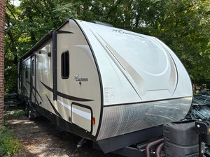 Casa Contenedor Coachmen Freedom con Energía Integrada y Espacio de Preparación, Diseño Moderno con Garantía - Product Image 1