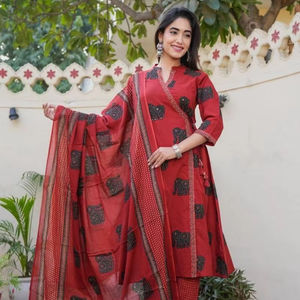 Vente en gros d'ensemble Kurti en coton prêt à l'emploi vêtements ethniques indiens en vrac avec bas et fournisseur mondial de Dupattas - Product Image 1