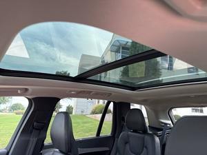 V-olvo XC90 Recharge T8 Ultimate Bright 4dr SUV AWD 2023 d'occasion en excellent état - Product Image 4