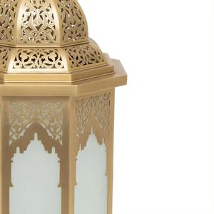 Lanterne à bougie marocaine en or en métal et verre faite à la main populaire pour la décoration d'éclairage intérieur et extérieur - Product Image 3