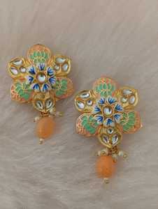 Meenkari Kundan Ensemble de boucles d'oreilles Design unique en laiton lourd avec pierre de perle Produit de mode en vrac à la mode - Product Image 5