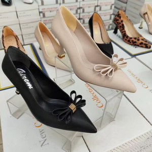 Zapatos de Tacón de Aguja Clásicos de 9 cm para Mujer, Punta Puntiaguda, Decoración de Diamantes de Imitación, CUERO PATENTADO BURGUNDIA, 36-40, Hechos en Turquía - Product Image 1