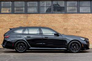 2026 B/M/WW M5 Touring Wagon con Techo Solar, Faros LED, Cámara Trasera 360, Asientos Eléctricos, Motor Turbo, Pantalla Táctil - Product Image 5