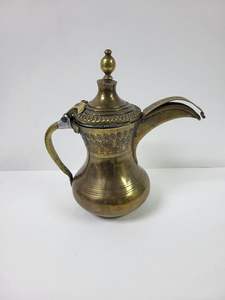 Cafetera de latón hecha a mano con patrones de pico largo, perfecta para casas de estilo de Oriente Medio e interiores clásicos - Product Image 6