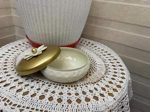 Caja de almacenamiento redonda de metal Diseño elegante de tarro para una organización conveniente - Product Image 5