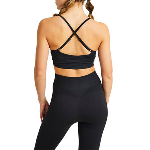 Ensemble de sport chic noir sans coutures pour femme : soutien-gorge de sport rembourré à fines bretelles et leggings taille haute sculptants, ensemble de yoga 2 pièces - Product Image 6