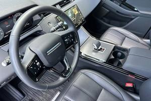 Range Rover Evoque P250 Dynamic SE 4dr SUV AWD 2024 d'occasion en excellent état - Product Image 2