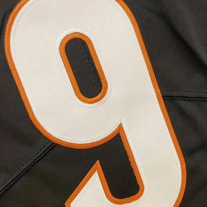 Maillot de football américain sublimé en gros pour adulte / Nouveauté Maillots de football américain personnalisés sur mesure, couleurs personnalisées - Product Image 3