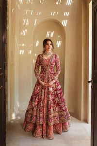 Veste dernière et tendance à broderie lourde avec robe au sol ornée de perles de verre en cristal, pierre, travail Dabka - Product Image 2