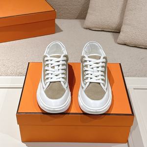 Zapatillas deportivas de diseño moderno para hombre, personalizadas, de caña baja, ligeras, con suela de goma gruesa. - Product Image 2