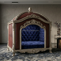 Canapé capitonné classique européen sur mesure avec structure en bois sculpté et assise en velours bleu pour villa, hôtel, salon