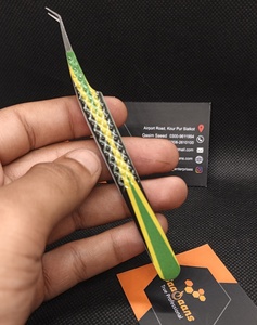 Muestra Gratuita de Pinzas para Extensión de Pestañas de Alta Calidad Profesional de Saaqaans Enterprises, Recubiertas de Papel, con Punta Dentada y Agarre de Diamante, 10 mm - Product Image 2