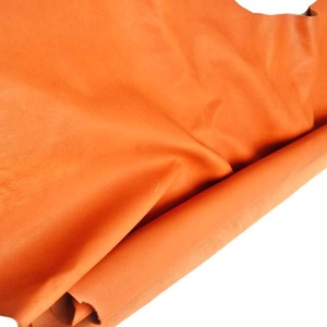 Piel de cabra de cuero genuino naranja de alta calidad Acabado de grano suave y elegante para bolsos - Product Image 1