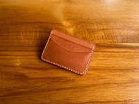 Porte-cartes vintage en cuir pleine fleur tanné végétal marron, patiné, durable, haute qualité, couleur et logo personnalisables