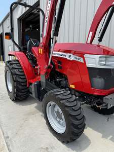 NOUVEAU Tracteur agricole Massey Ferguson 1840E 4x4 avec moteur diesel 40 CV, chargeur à attache rapide et benne - Product Image 4