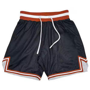 Shorts de basket-ball noirs personnalisés avec des bordures rouges et blanches, tissu en maille respirant, taille à cordon de serrage, vêtements de sport d'entraînement athlétique - Product Image 1