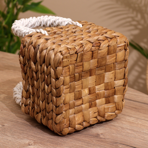 Panier de rangement carré en jacinthe d'eau tissé à la main / Petit cube tissé décoratif avec poignées tressées blanches pour l'organisation de la maison - Product Image 3