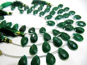 Cuentas facetadas Briolette verde esmeralda, 10x15mm, forma de corazón, fabricación de joyas de pera, cuentas de piedra teñidas, 8 pulgadas de largo, vendidas por hebra - Product Image 3