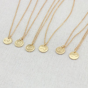 Collana con Ciondolo a Forma di Seno per la Consapevolezza sul Cancro al Seno e l'Allattamento, Trendy Geometrica a Forma di Numero in Acciaio Inossidabile Dorato per Feste - Product Image 1