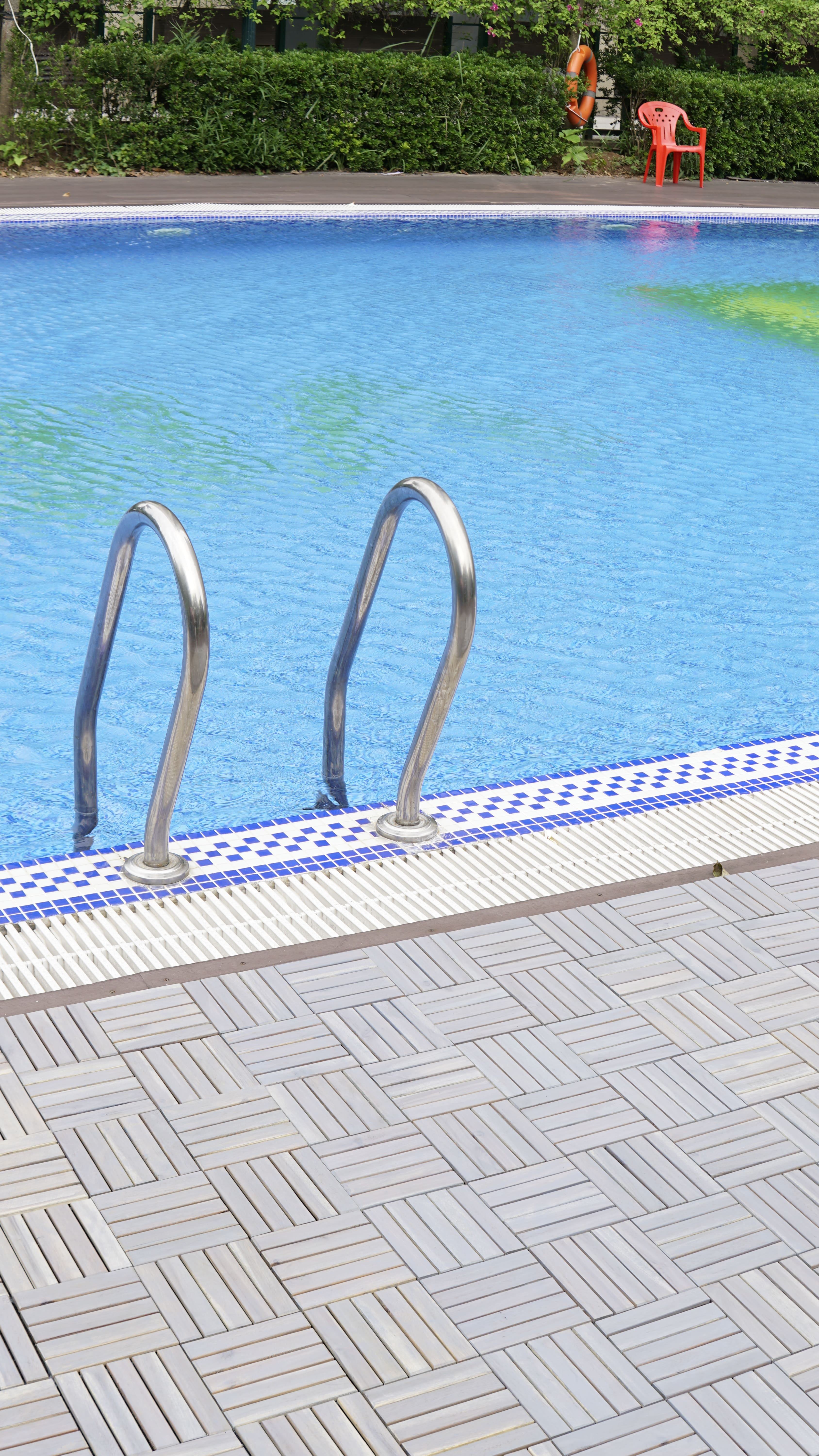 สีเทาเข้ม