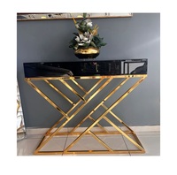 Table console de luxe, plateau en bois massif artisanal, support en acier argenté décalé, crée un impact saisissant dans les intérieurs élégants