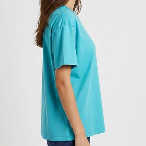 เสื้อยืดคอกลมทรงหลวมสำหรับผู้หญิง สีพื้น แขนสั้น ผ้าฝ้าย 100% ระบายอากาศได้ดี สวมใส่สบาย พิมพ์ลายโลโก้ - Product Image 4