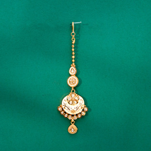 Antique Meenakari Tikka avec des bijoux de front de mode plaqués or exportés par une société de bijoux artificiels en Inde - Product Image 4