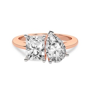 Anillo Vivid Radiant Pear Toi Et Moi con Diamante Cultivado en Laboratorio de 1.00 Ct Tw, Oro Sólido de 14K, Color FG, Claridad VS, 2 Diamantes con Facetas Audaces - Product Image 3