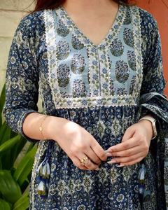 Nuevo último diseñador de algodón estampado Kurti con Dupatta Set para todas las ocasiones boda Haldi y Mehendi traje de mujer - Product Image 1