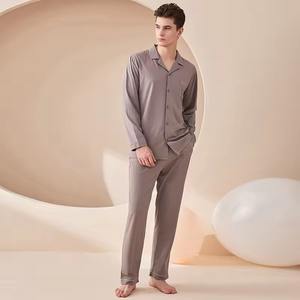 ชุดชุดนอนผ้าไหมระบายอากาศ2ชิ้นสำหรับผู้ชายชุดนอนคืนปรับแต่งได้พร้อมแขนเต็มตัวเลือกขนาดพิเศษดีไซน์ไม่เหมือนใคร - Product Image 3