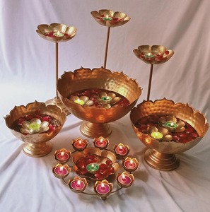 Latón decorativo Urli Diya para Diwali Festival Decoración para el hogar Artículo tradicional de Pooja para uso en el templo y regalos - Product Image 6